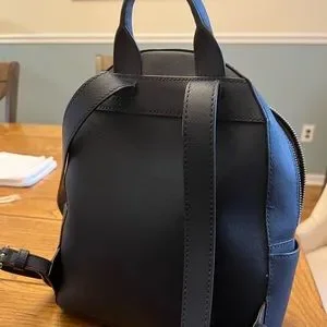 Michael Kors medium backpack. Like new. Used a few times . Nonsmoking home. Vintage Genuine Black Vinyl Michael Kors Organizer Backpack  main image 3